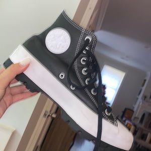 Platform Converse size 9.5 worn once!